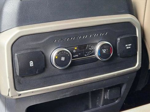 Used 2024 Ford Expedition Max XLT image 17