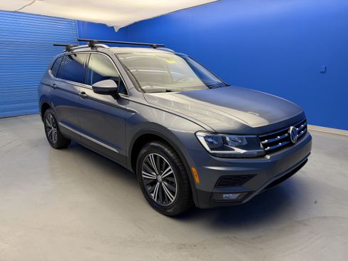 Used 2018 Volkswagen Tiguan SEL FWD image 2