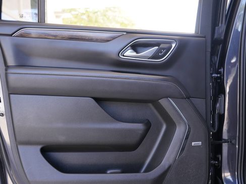Used 2023 Chevrolet Suburban Premier RWD image 31