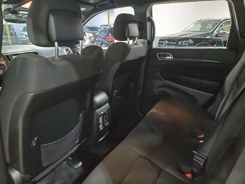 Used 2018 Jeep Grand Cherokee Laredo image 23