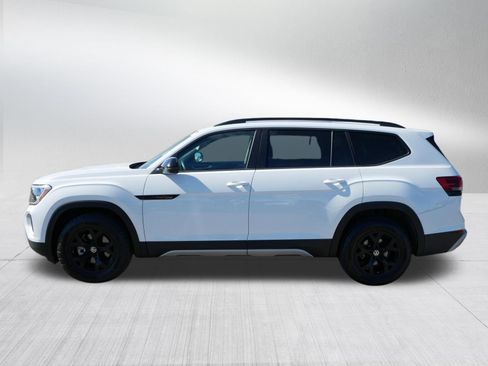 Certified 2024 Volkswagen Atlas Peak Edition SE AWD/4WD image 4