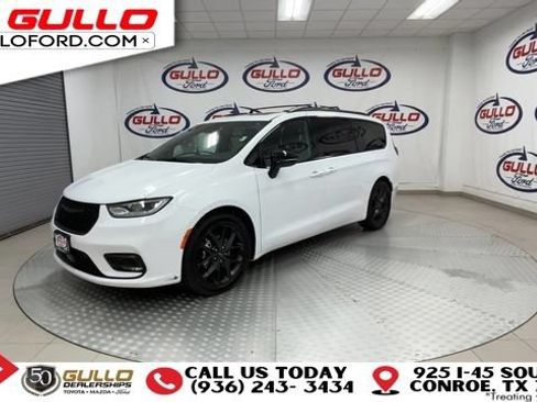 Used 2024 Chrysler Pacifica Limited w/ S Appearance Package FWD image 4