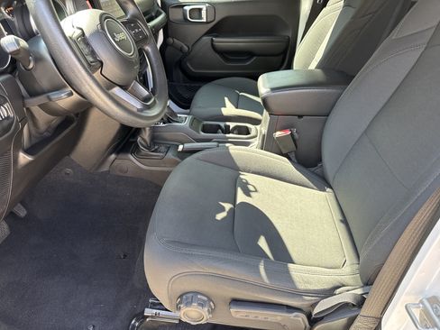 Used 2021 Jeep Wrangler Unlimited Sport AWD/4WD image 9