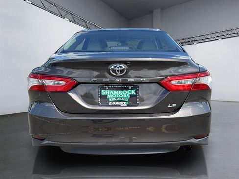 Used 2018 Toyota Camry LE FWD image 6