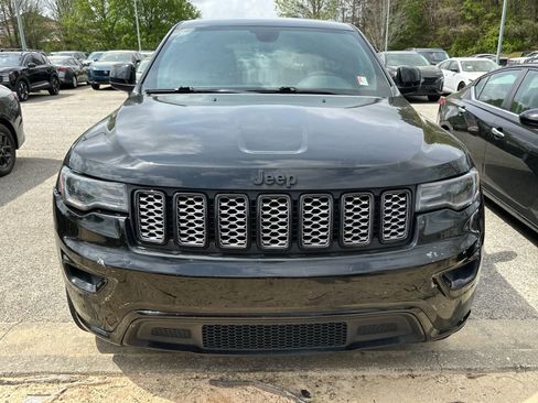 Used 2022 Jeep Grand Cherokee Laredo X image 2