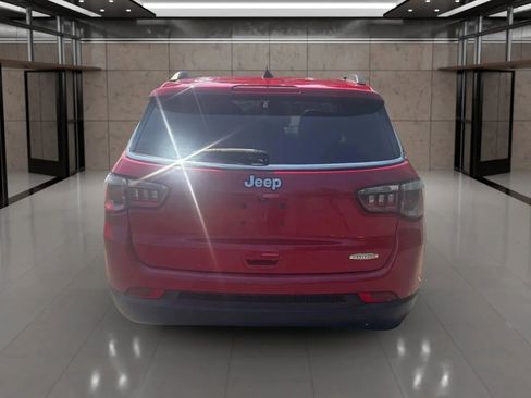 Used 2019 Jeep Compass Latitude FWD image 6