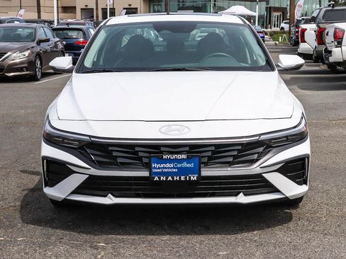 Used 2025 Hyundai Elantra Limited FWD image 2