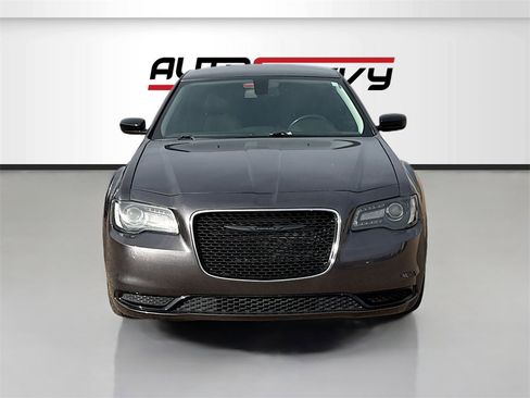 Used 2022 Chrysler 300 Touring w/ Sport Appearance Package image 2