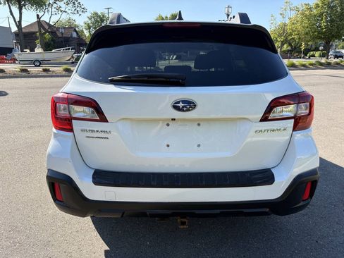 Used 2018 Subaru Outback 2.5i Premium AWD/4WD image 38