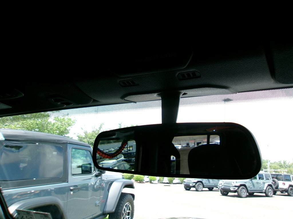 Certified 2021 Jeep Gladiator Sport AWD/4WD image 21