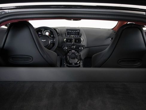 Used 2022 Aston Martin V8 Vantage Coupe image 54