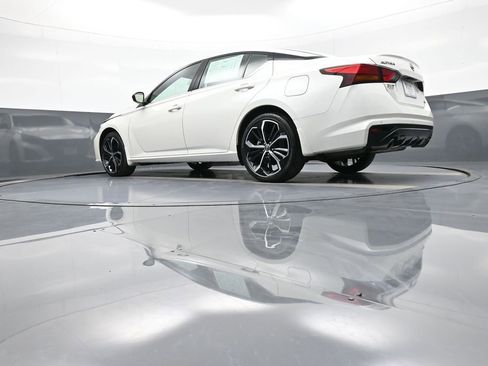 Used 2024 Nissan Altima 2.5 SR image 30