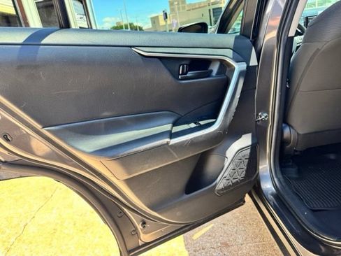 Used 2022 Toyota RAV4 LE AWD/4WD image 20