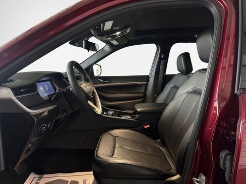 Used 2025 Jeep Grand Cherokee L Limited w/ Luxury Tech Group II image 12