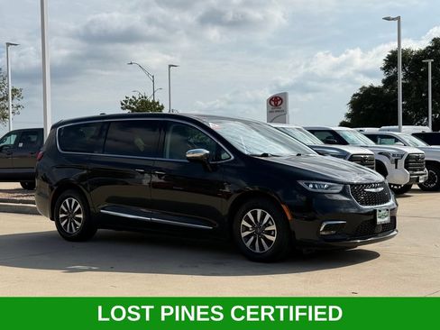 Used 2023 Chrysler Pacifica Limited FWD image 6