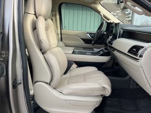 Used 2020 Lincoln Navigator L Reserve w/ Luxury Package image 31