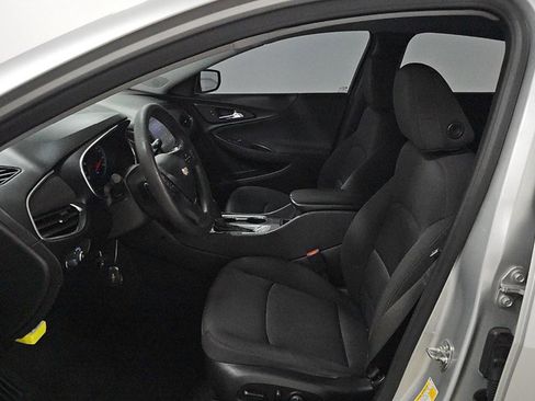 Used 2020 Chevrolet Malibu LT FWD image 2