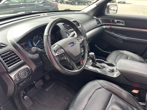 Used 2018 Ford Explorer XLT w/ Equipment Group 202A image 21
