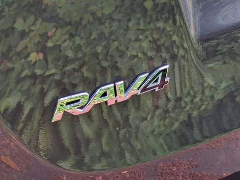 Used 2014 Toyota RAV4 LE AWD/4WD image 6