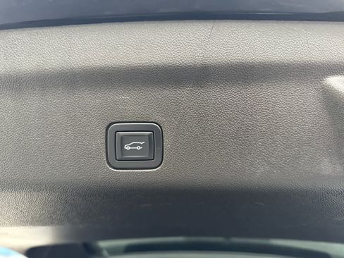 Certified 2023 Chevrolet Suburban Z71 w/ Luxury Package image 11