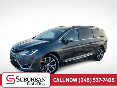 Used 2018 Chrysler Pacifica Limited w/ Tire & Wheel Group
