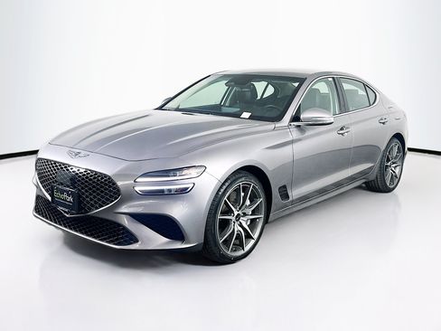 Used 2025 Genesis G70 2.5T RWD image 3