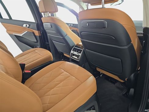 Certified 2023 BMW X7 xDrive40i w/ Premium Package image 10