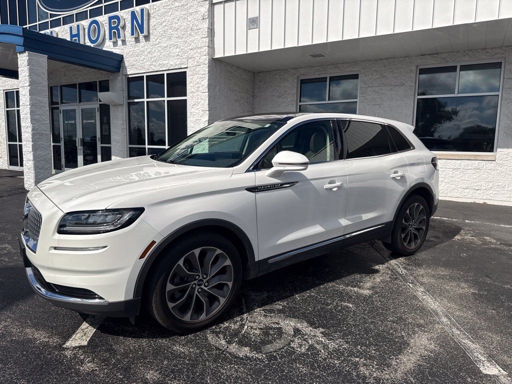 Used 2022 Lincoln Nautilus Reserve AWD/4WD image 2