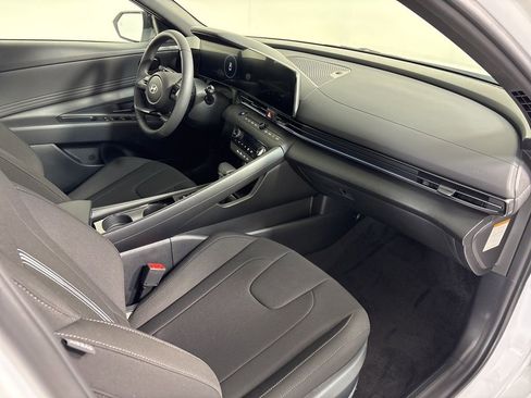 New 2025 Hyundai Elantra SEL FWD image 13