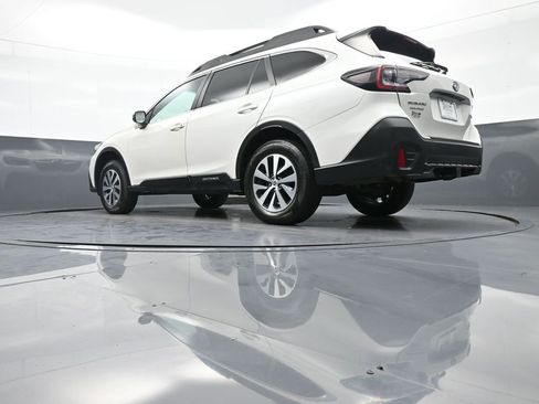 Used 2022 Subaru Outback Premium image 31