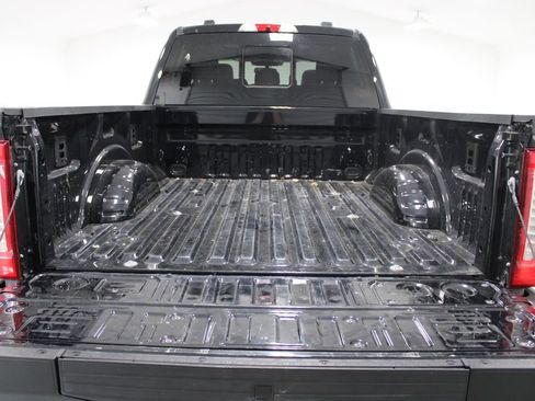 Used 2025 Ford F350 King Ranch w/ FX4 Off-Road Package image 8