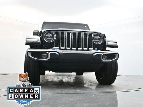 Used 2022 Jeep Wrangler Unlimited Sahara w/ Cold Weather Group image 30