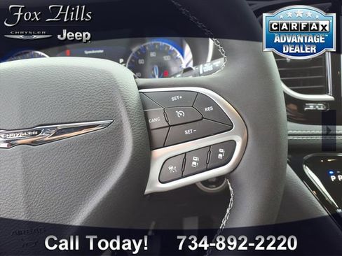 New 2026 Chrysler Pacifica Select image 18