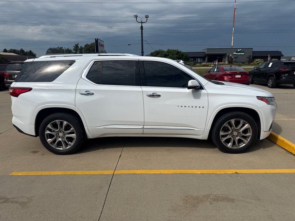 Used 2019 Chevrolet Traverse Premier w/ Driver Confidence II Package FWD image 2
