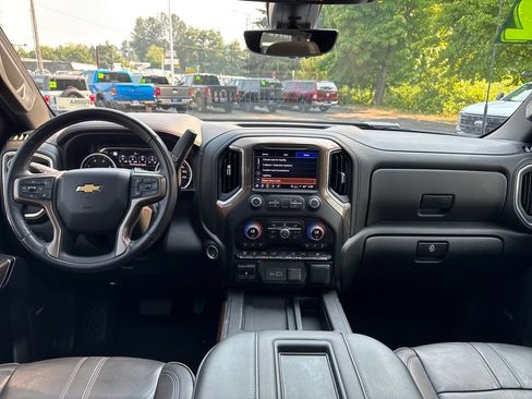Used 2022 Chevrolet Silverado 3500 High Country w/ Technology Package AWD/4WD image 15