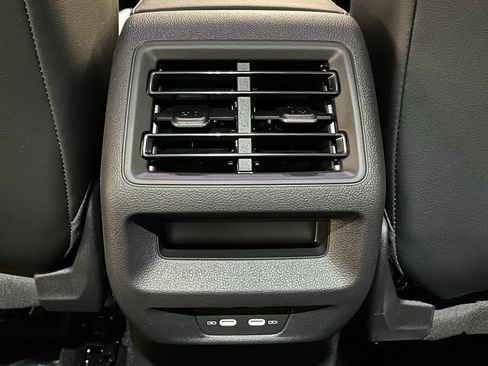 New 2026 Volkswagen Tiguan SE image 24