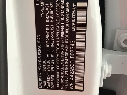 Certified 2026 Porsche Macan AWD/4WD image 38