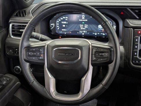 Used 2023 GMC Yukon Denali image 16
