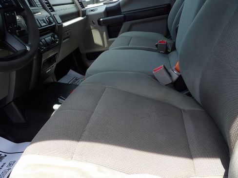Used 2017 Ford F550 2WD Regular Cab Super Duty image 18