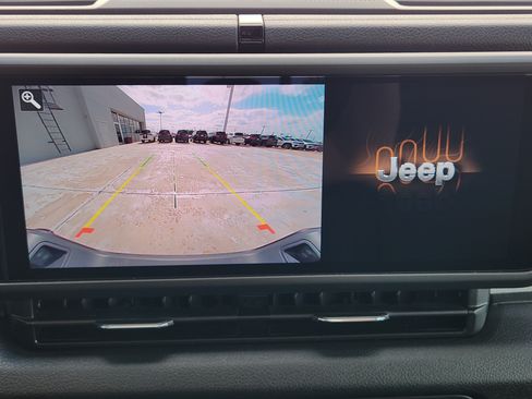 Used 2025 Jeep Gladiator Sport AWD/4WD image 20