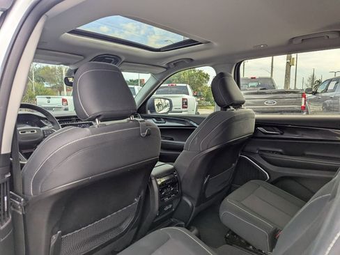 Used 2021 Jeep Grand Cherokee L Laredo w/ Luxury Tech Group I image 21