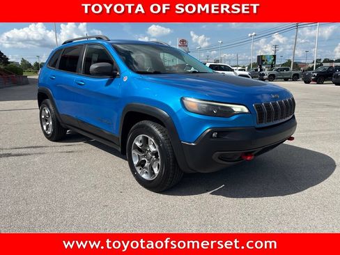 Used 2019 Jeep Cherokee Trailhawk w/ Cold Weather Group AWD/4WD image 1