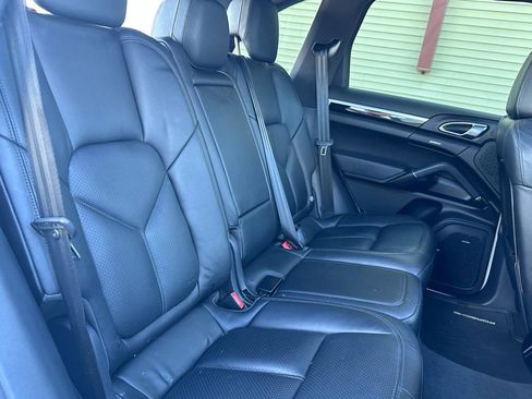 Used 2016 Porsche Cayenne AWD/4WD image 17