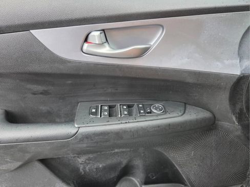 Used 2023 Kia Forte LXS FWD image 17