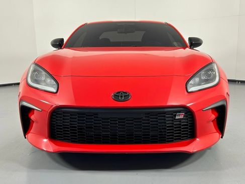 Used 2024 Toyota GR86 Premium image 2
