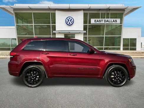 Used 2022 Jeep Grand Cherokee Laredo X image 2