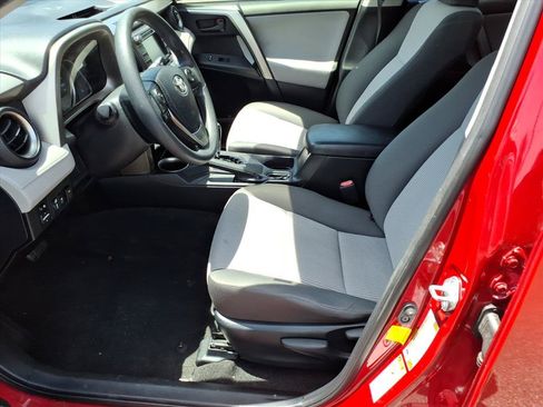 Used 2014 Toyota RAV4 LE FWD image 5