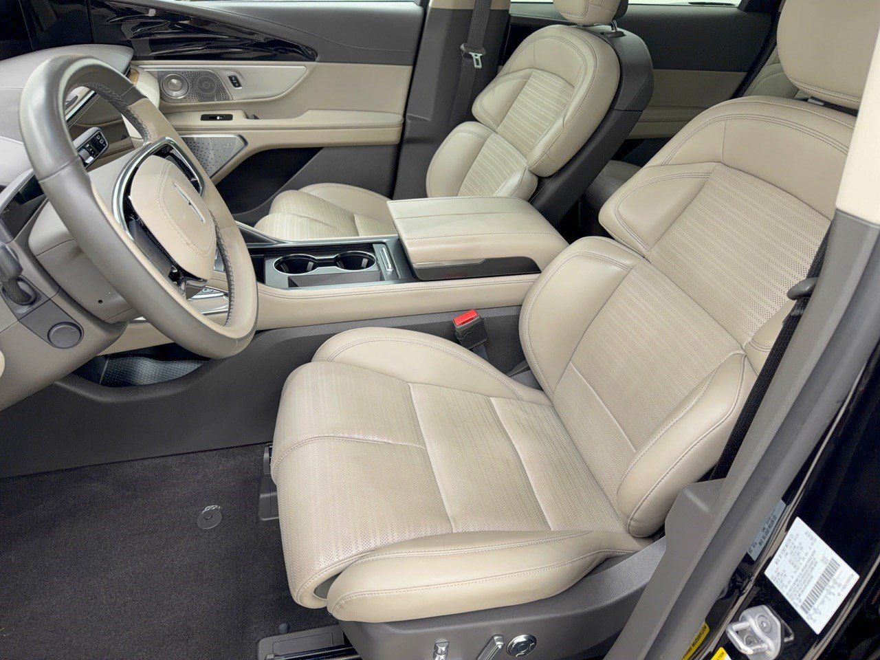Used 2024 Lincoln Nautilus Reserve w/ Equipment Group 203A AWD/4WD image 5