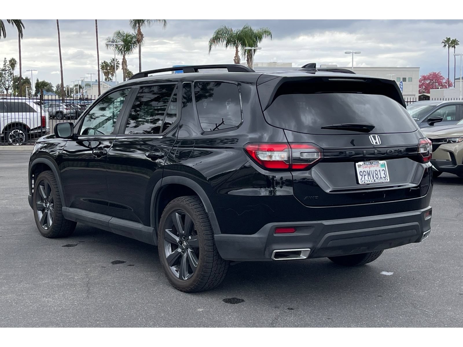 Used 2025 Honda Pilot Sport image 3