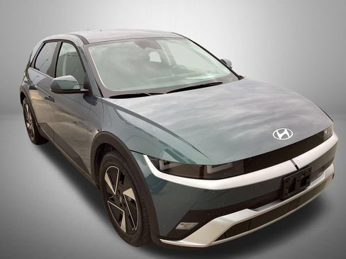 Used 2025 Hyundai Ioniq 5 SE AWD/4WD image 4